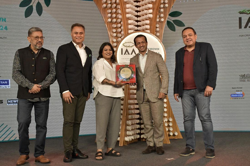Mayura Shreyams Kumar, Director-Digital Business, Mathrubhumi Printing & Publishing Company Ltd receiving the trophy