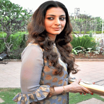 https://www.indiantelevision.com/sites/default/files/styles/340x340/public/images/movie-images/2015/05/28/Untitled-1.gif?itok=o6rBVdii