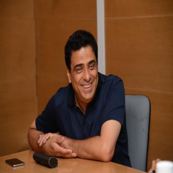 https://www.indiantelevision.com/sites/default/files/styles/340x340/public/images/tv-images/2015/04/08/_%27Starting%20Up%20with%20Ronnie%27_%20Mr.%20Ronnie%20Screwvala_.jpg?itok=QOF1a__W