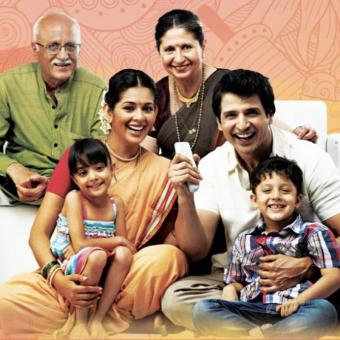 https://www.indiantelevision.com/sites/default/files/styles/340x340/public/images/tv-images/2018/10/24/family.jpg?itok=fYwxIolK