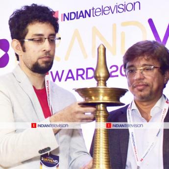 https://www.indiantelevision.com/sites/default/files/styles/345x345/public/images/photos/2019/06/22/1111.jpg?itok=kFKFN_TO