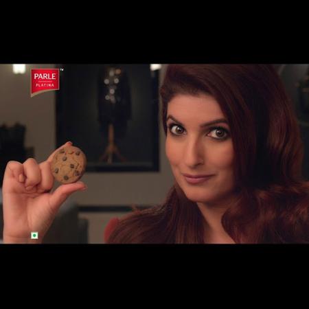 https://www.indiantelevision.com/sites/default/files/styles/smartcrop_800x800/public/images/tv-images/2018/05/08/Parle-Twinkle_Khanna.jpg?itok=7MgC33YJ